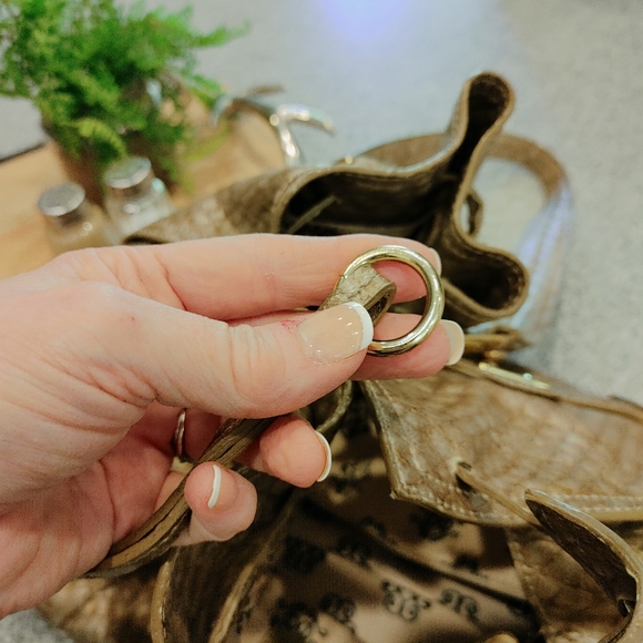 JESSICA SIMPSON LARGE FAUX SNAKESKIN TOTE SHOULDER BAG, METALLIC GOLD - Picture 13 of 15